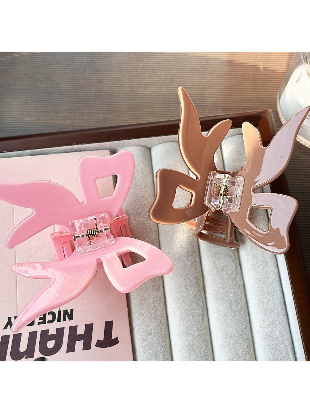 Side view of Beau acrylic bow claw clip highlighting curved design