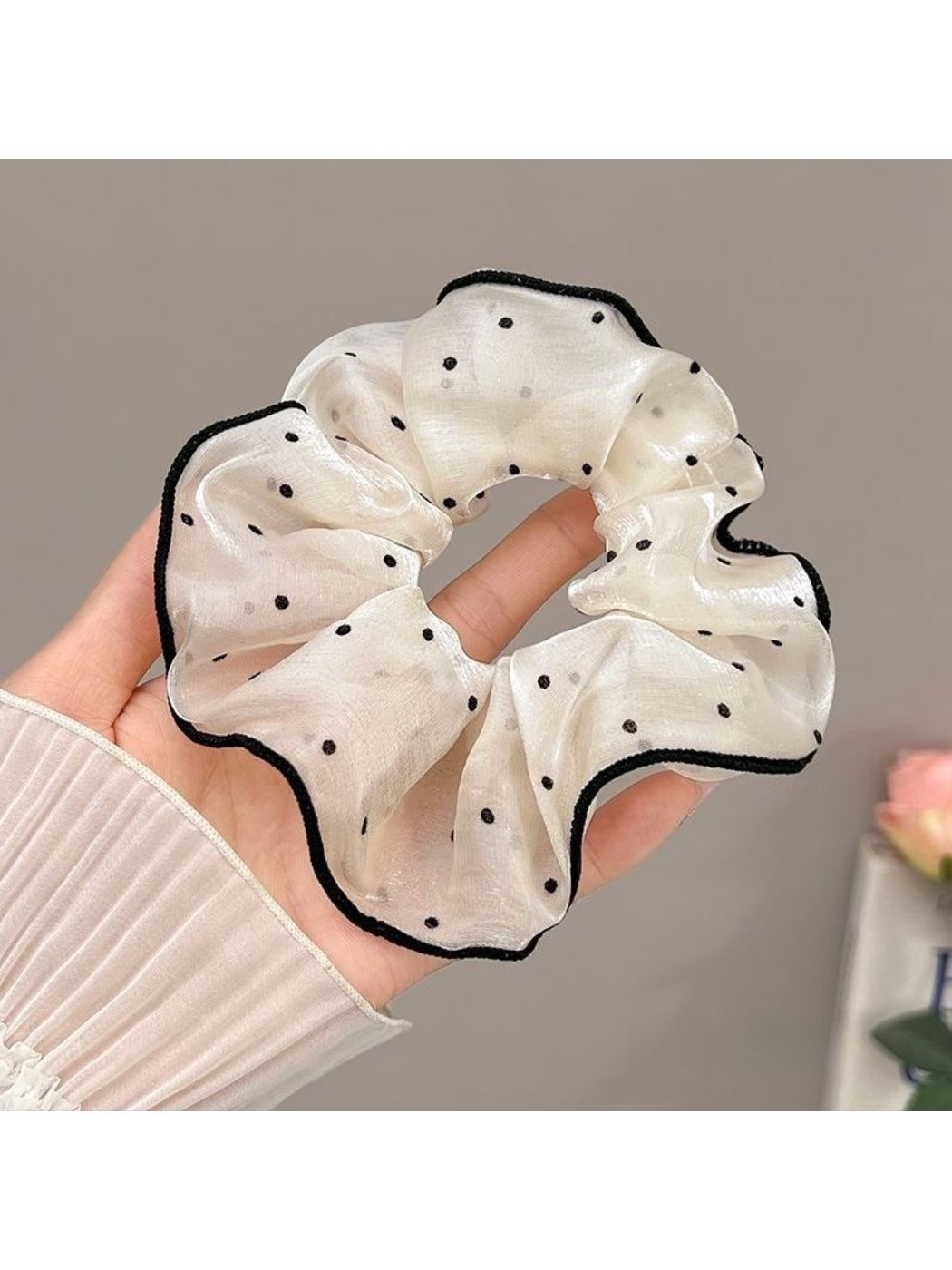 Gifty - Black-Bordered Geometric Luxury Scrunchie
