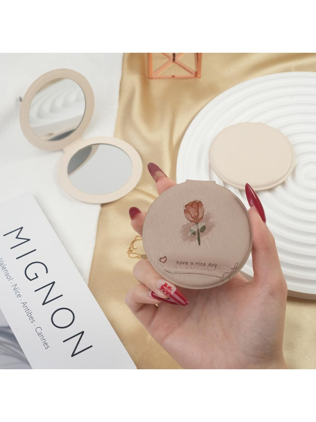 Mirroray - Delicate Rose Patterned Round Compact Mirror