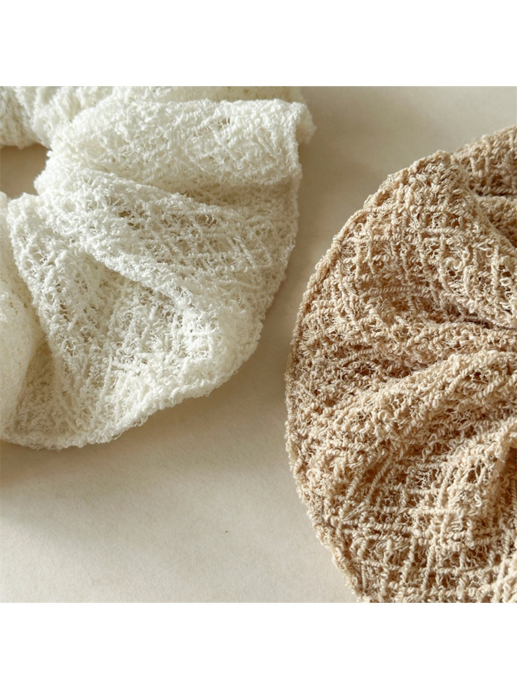 Gifty - Retro Knit Hair Scrunchie
