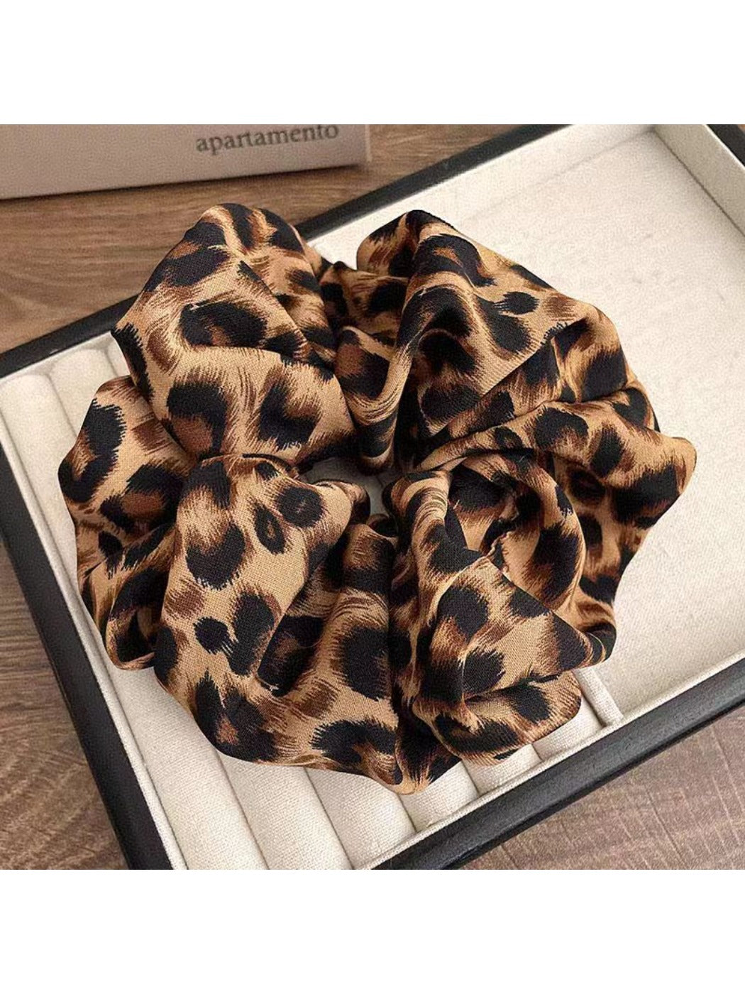 Gifty - Leopard Print Scrunchie Hair Tie