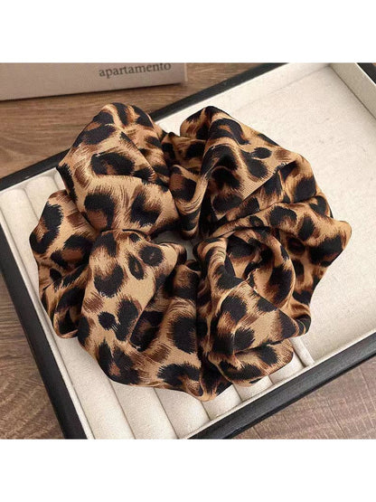 Gifty - Leopard Print Scrunchie Hair Tie