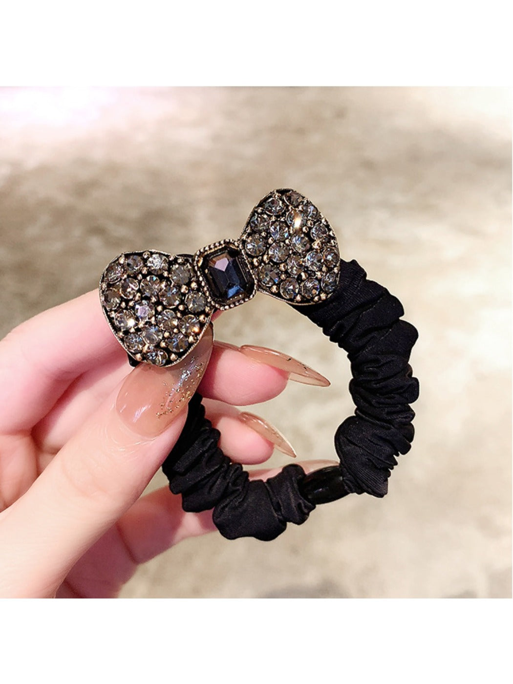 Gifty - Elegant Ruched Bow Scrunchie