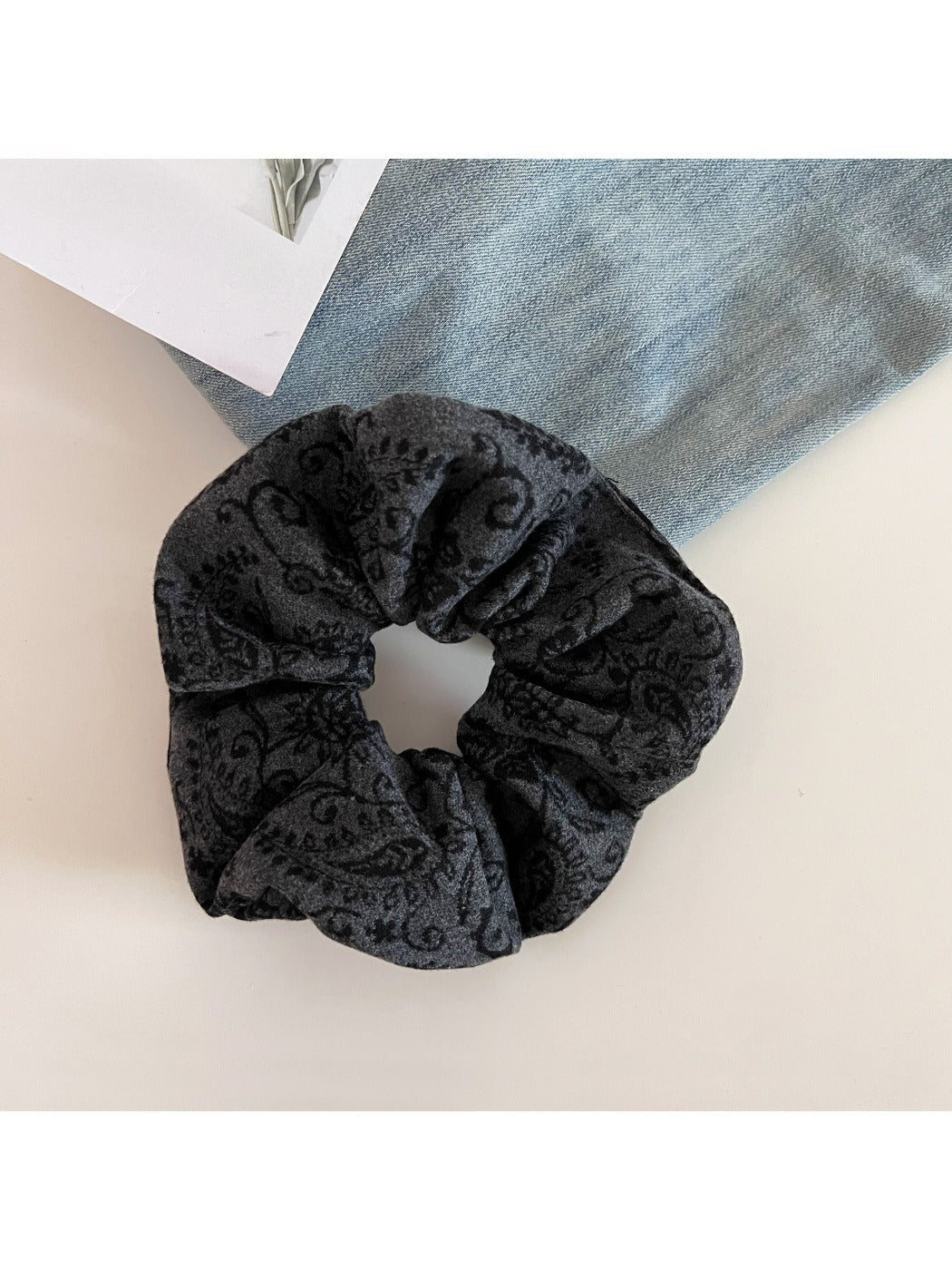 Gifty - Vintage Paisley Pattern Scrunchie Hair Hoop