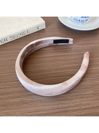 Gifty - Satin Scrunchie Hair Tie