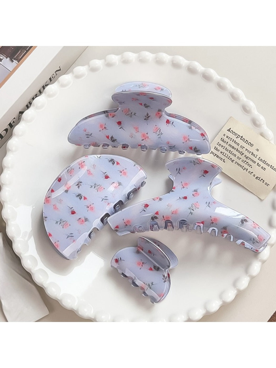 Side view of Beau blue floral shark claw clip showing teeth