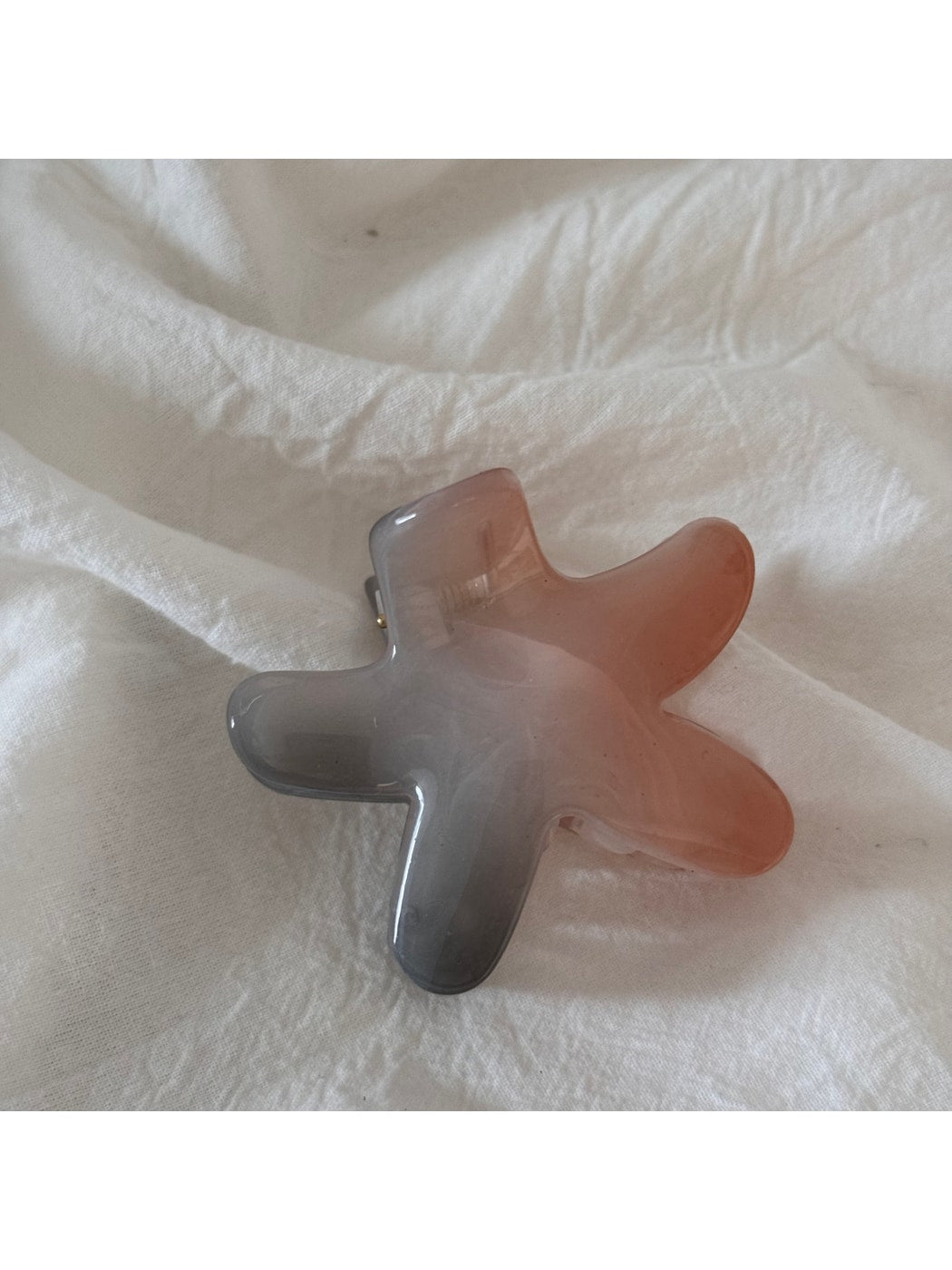 Beau - Glossy Plastic Flower Shape Claw Clip