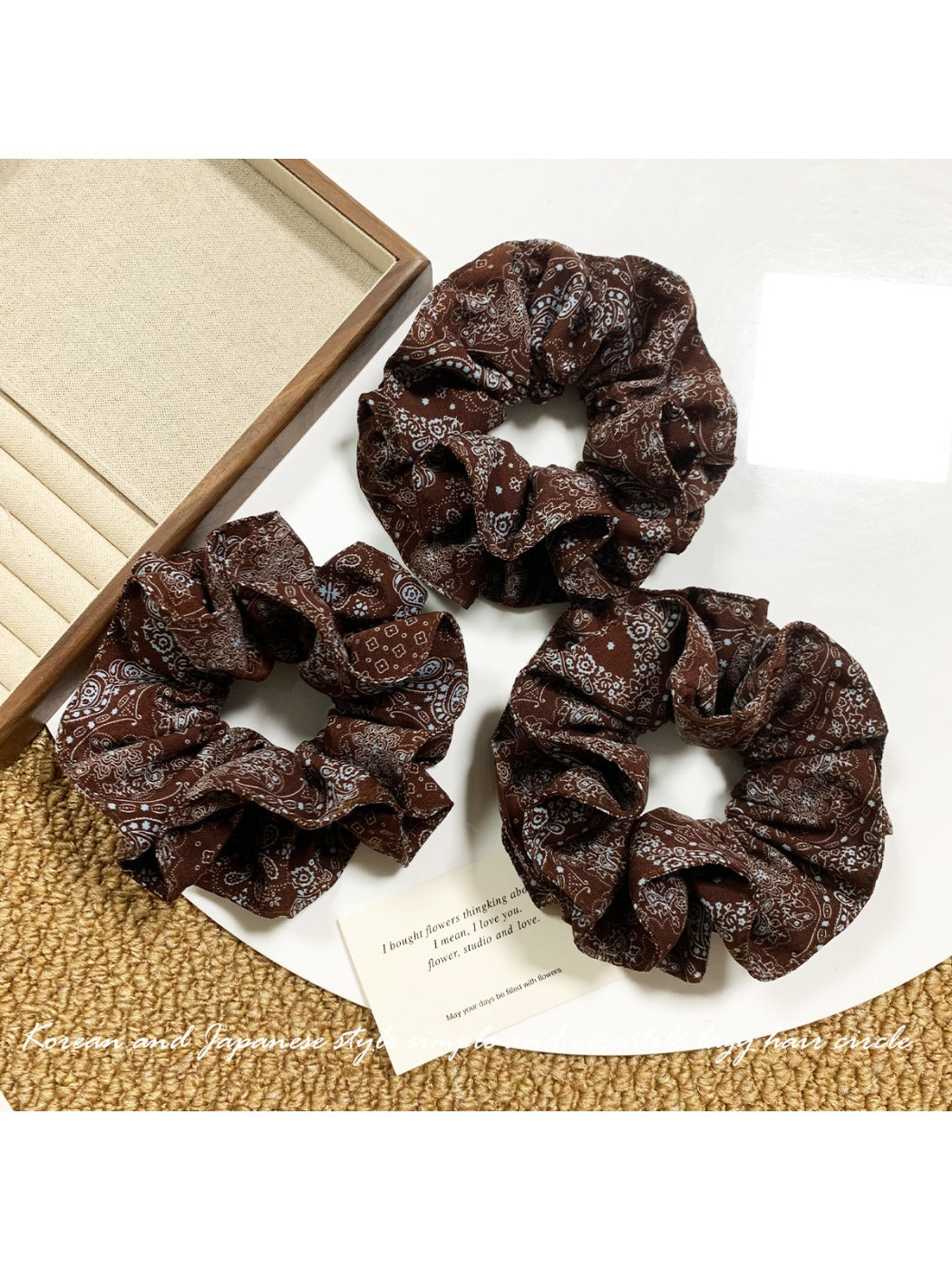 Gifty - Lazy Cashew Flower Scrunchie