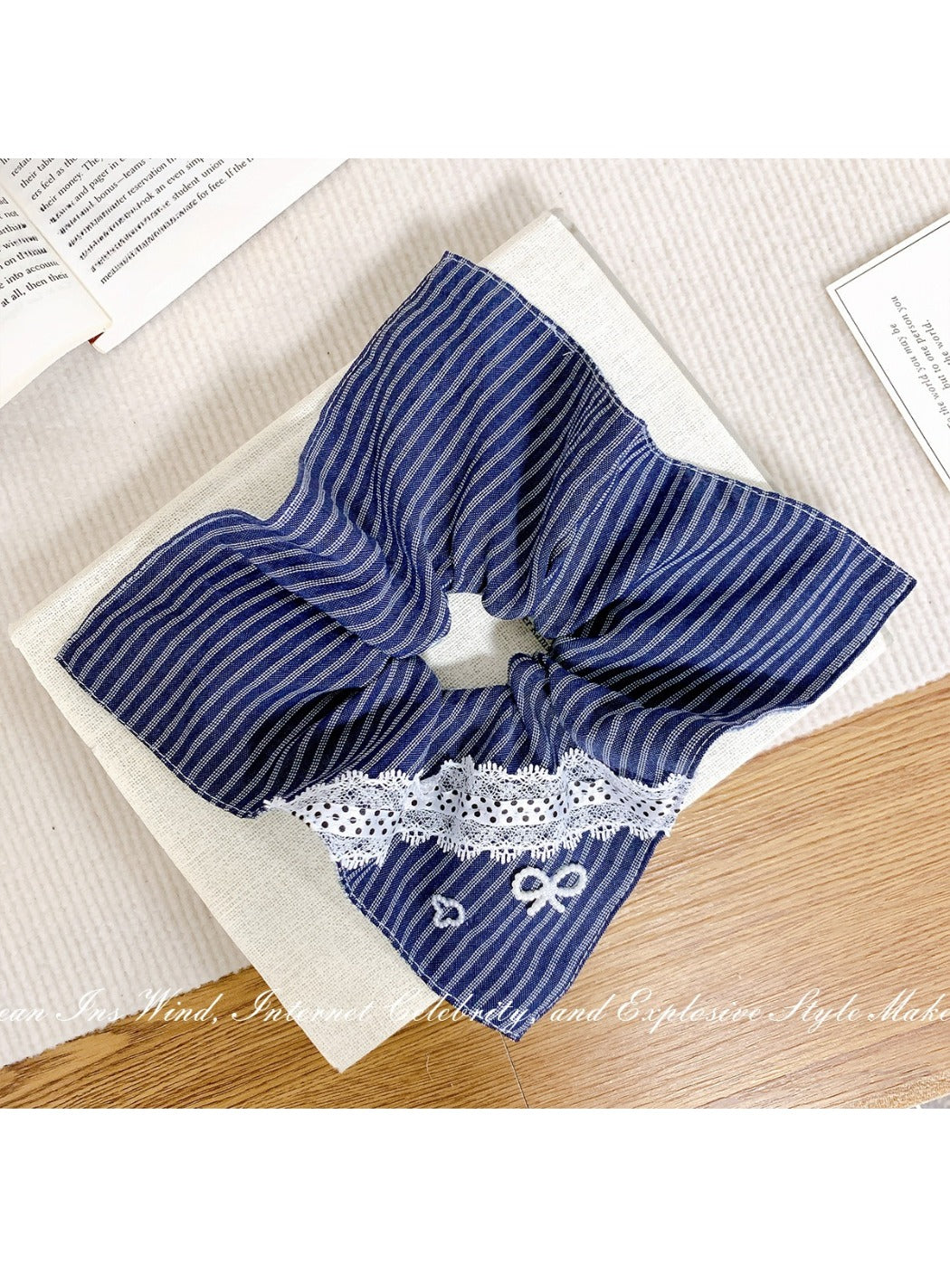 Gifty - Navy Minimalist Striped Scrunchie
