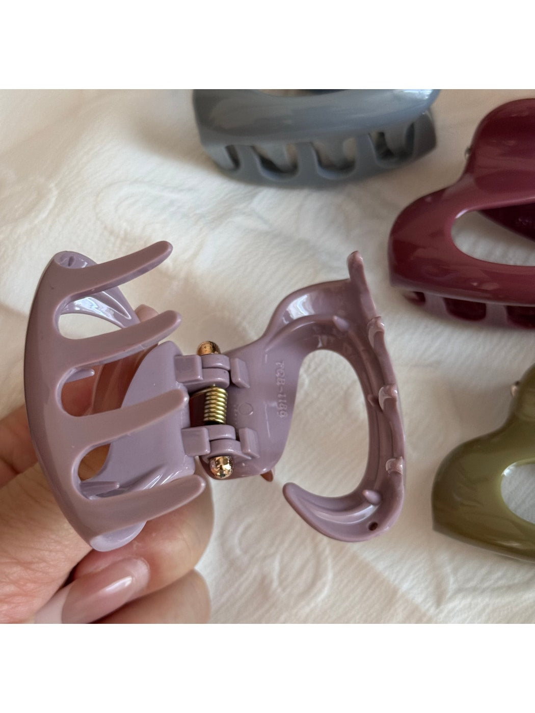 Beau - Glossy Irregular Open Design Hair Claw Clip