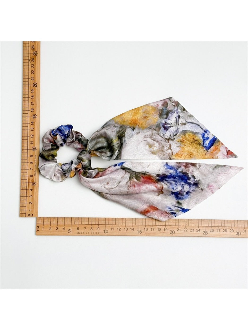 Gifty - Elegant Ink Hair Scrunchie