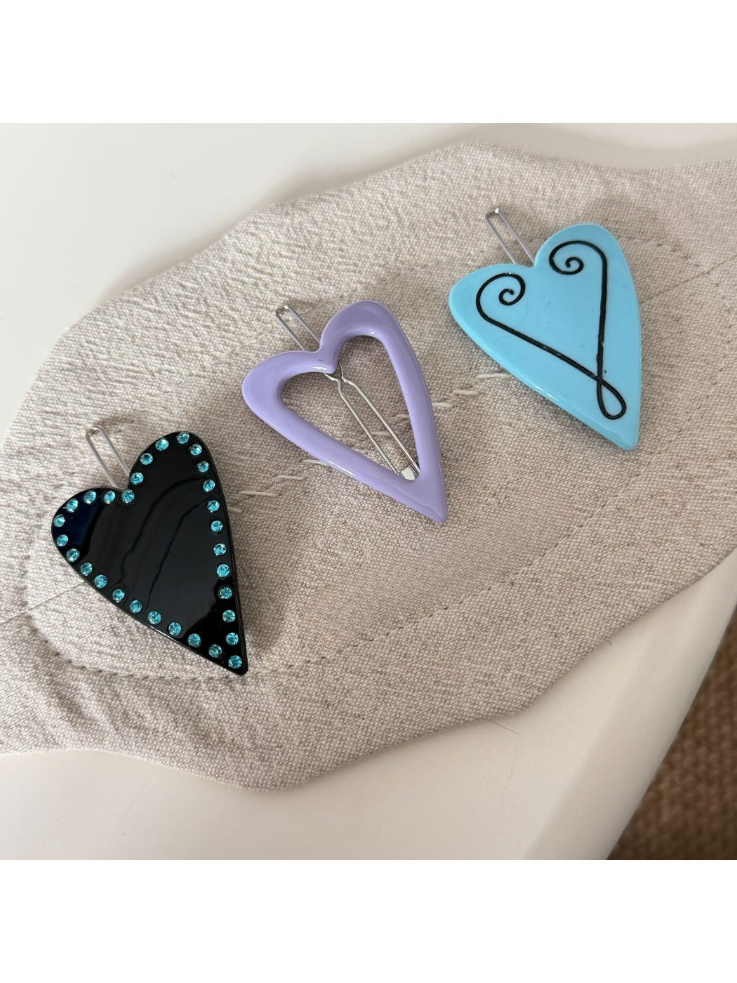 Beau - Elegant Heart-Shaped Side Hair Clip