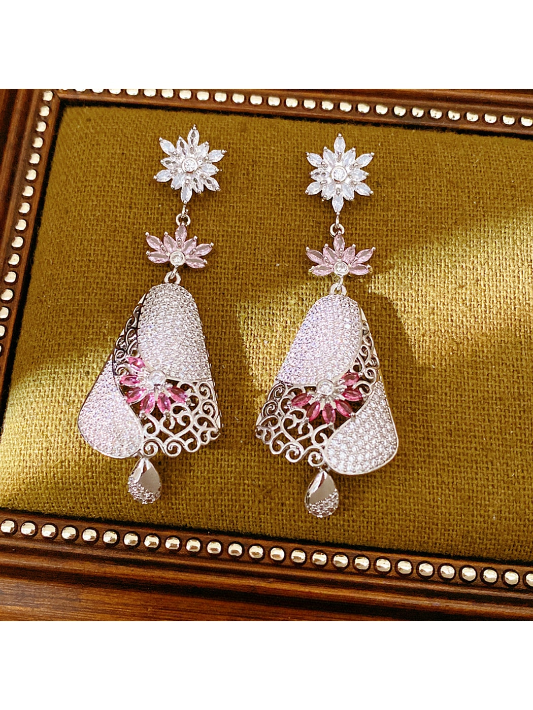Earedge - Vintage Floral Drop Rhinestone Dangle Earrings