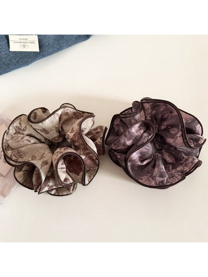 Gifty - Vintage Rose Print Scrunchie