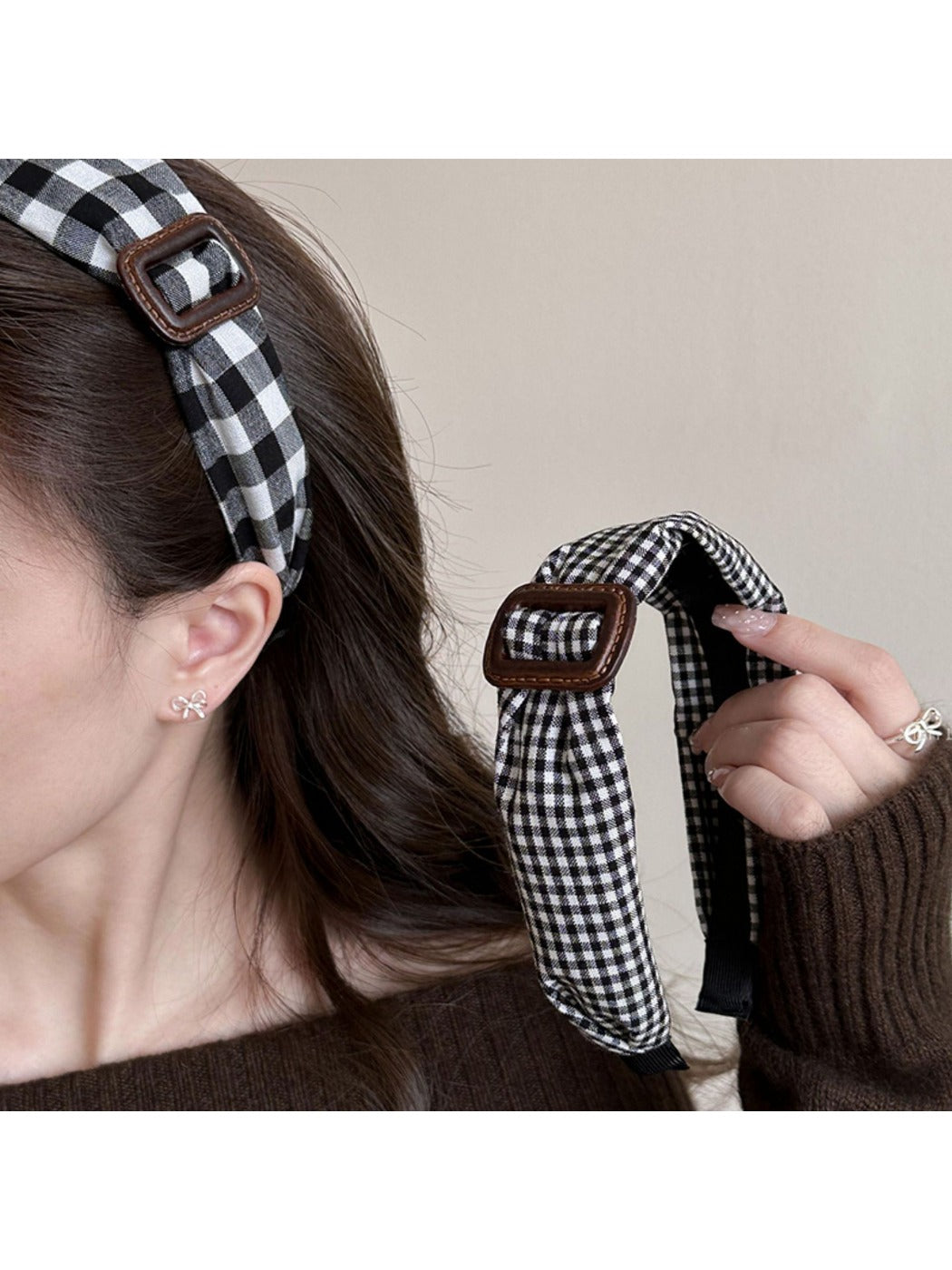 Close-up of black plaid pattern on Gifty clean headband fabric