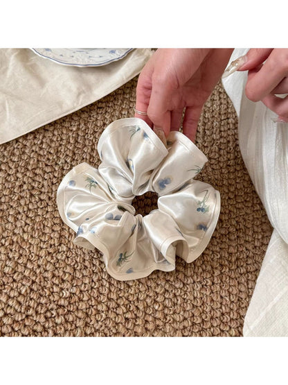 Gifty - Floral Print Satin Scrunchie