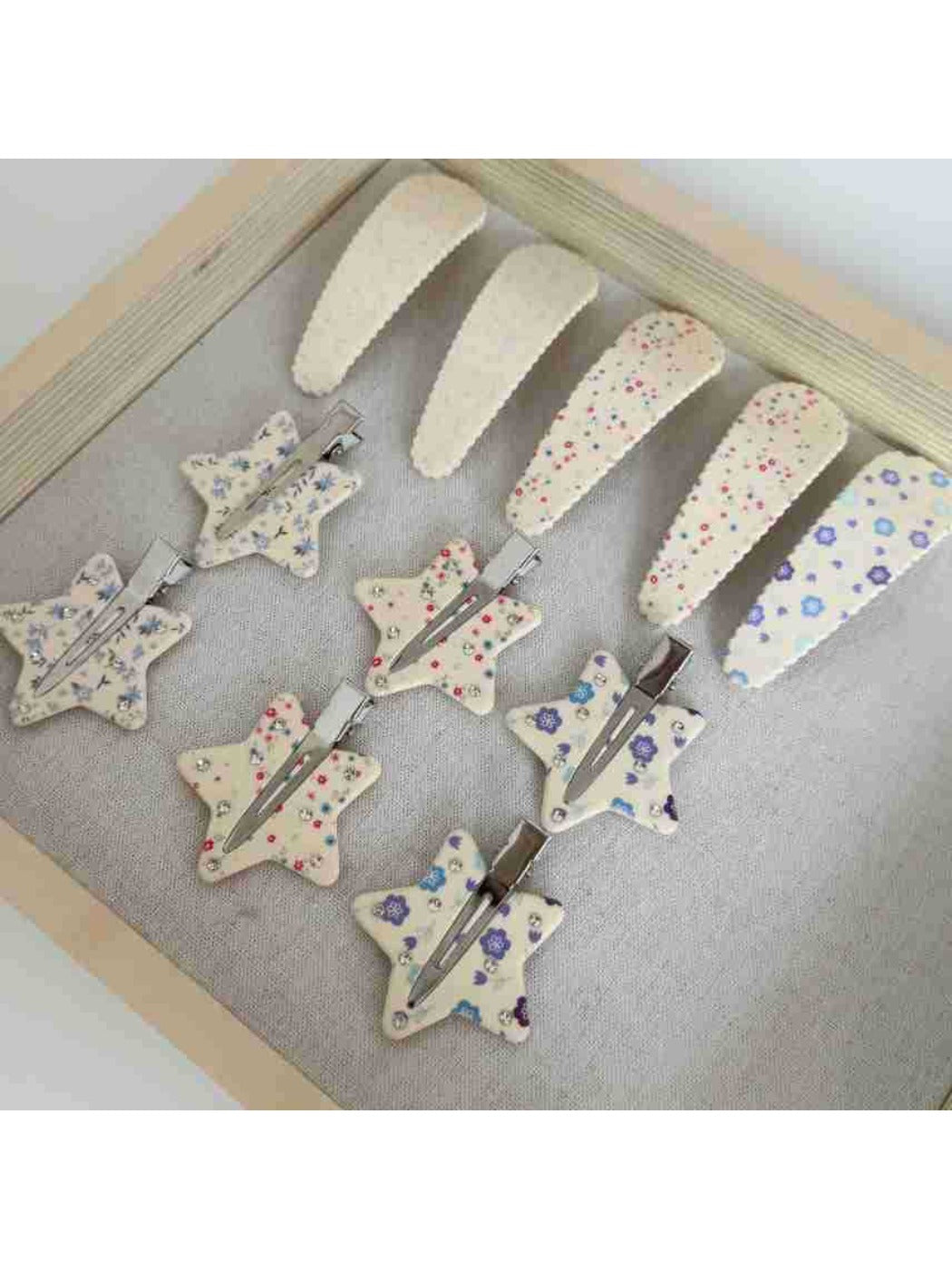 Beau - Oval Star Shaped Floral Print Hair Clip