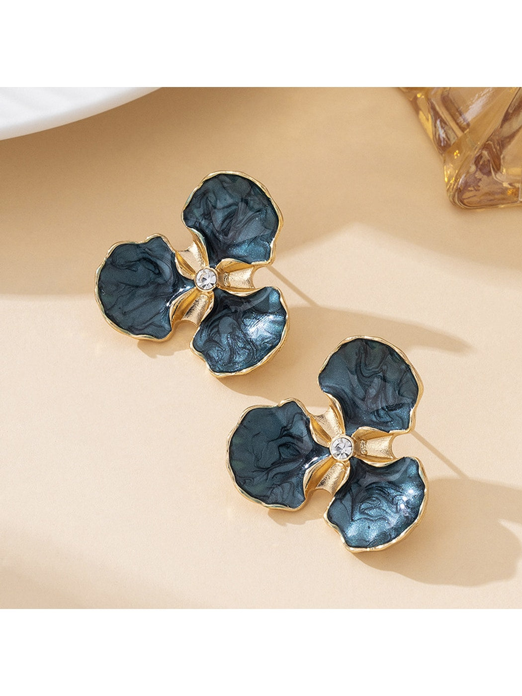 Earedge - Vintage Floral Oil-Dropped Alloy Stud Earrings