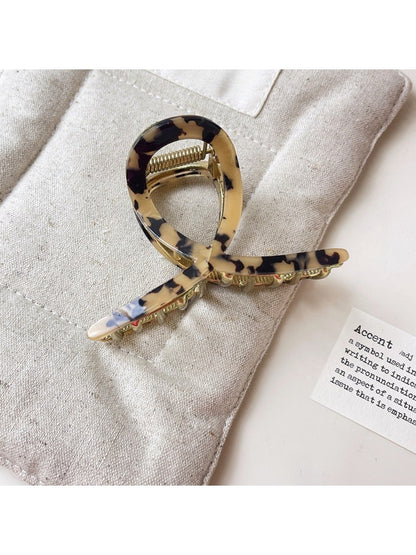 Top view of Beau vintage crisscross hair claw clip with glossy finish