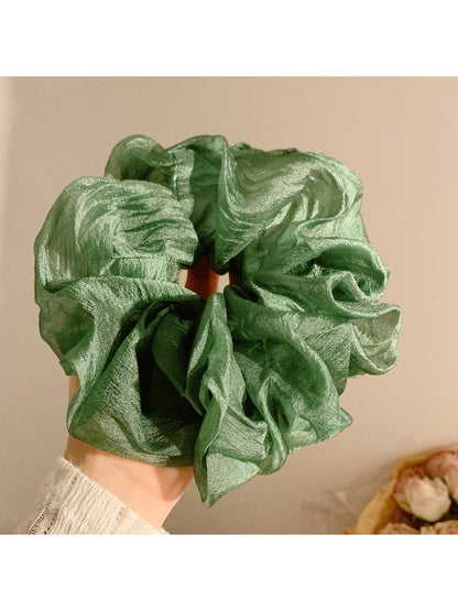 Gifty scrunchie packaged in minimalistic eco-friendly wrapping