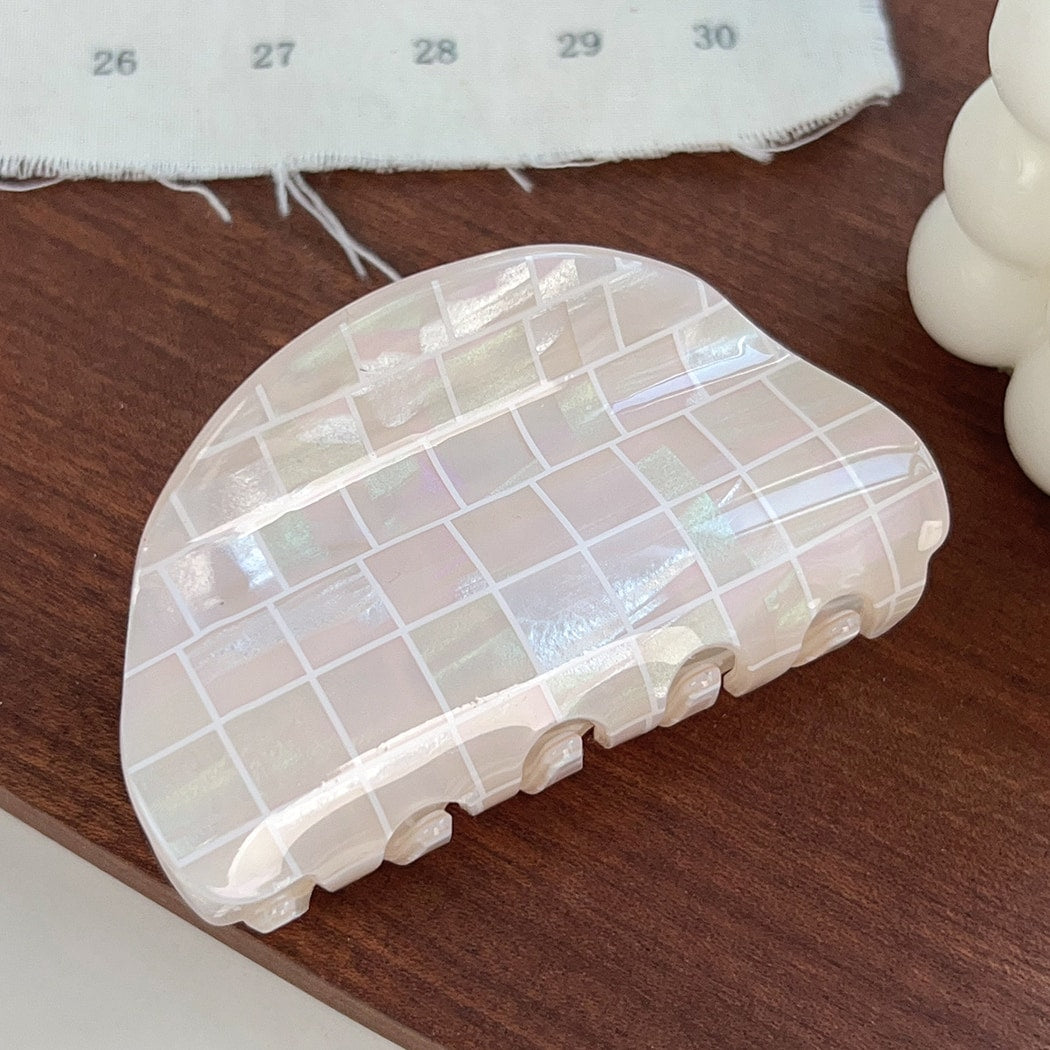 Beau - Plaid PVC Semi-Round Claw Hair Clip