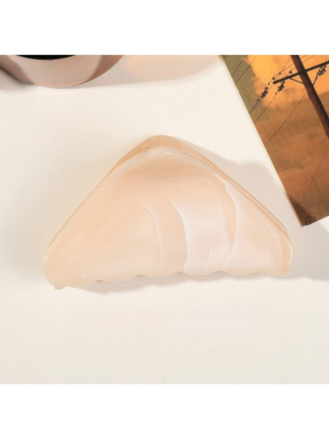 Beau - Marble Pattern Triangular Hair Claw