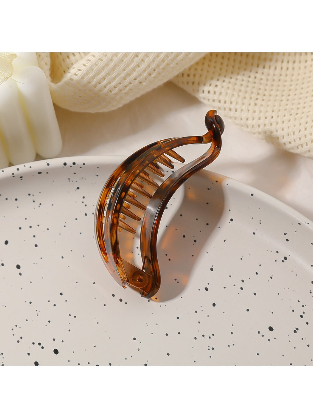 Beau - Vintage Openwork Crescent Hair Claw Clip