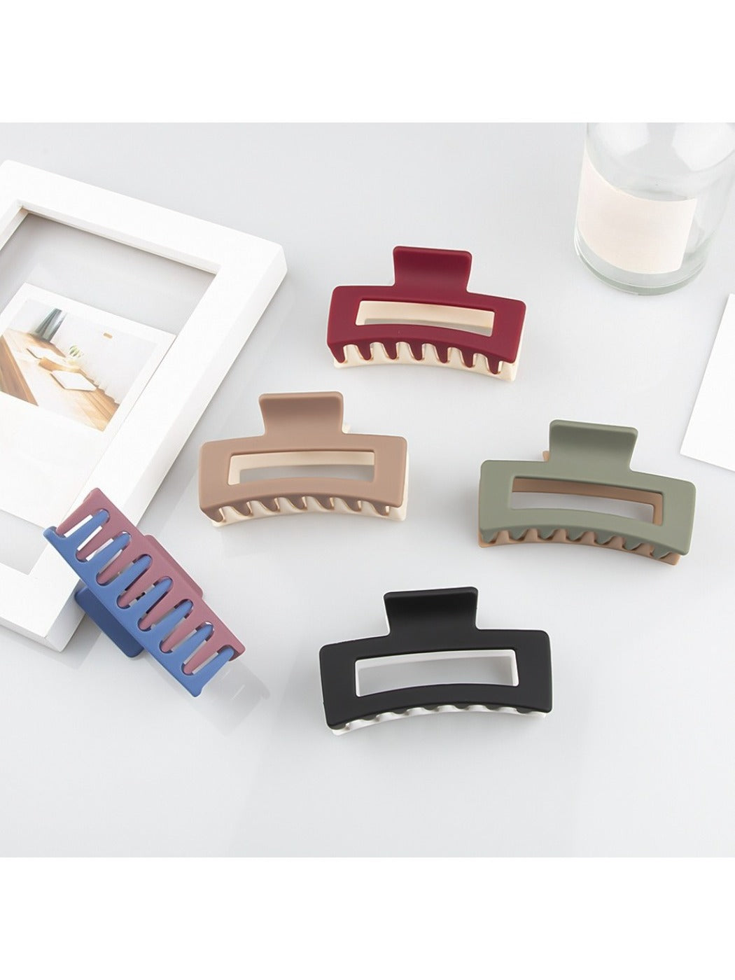 Beau - Two Tone Square Openwork Claw Clip