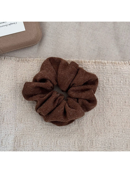 Gifty - Elegant Vintage Hair Scrunchie