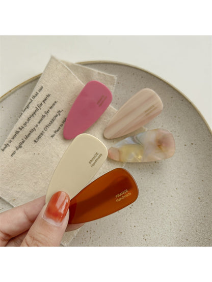 Side view of Beau acetate hair clip highlighting curved design