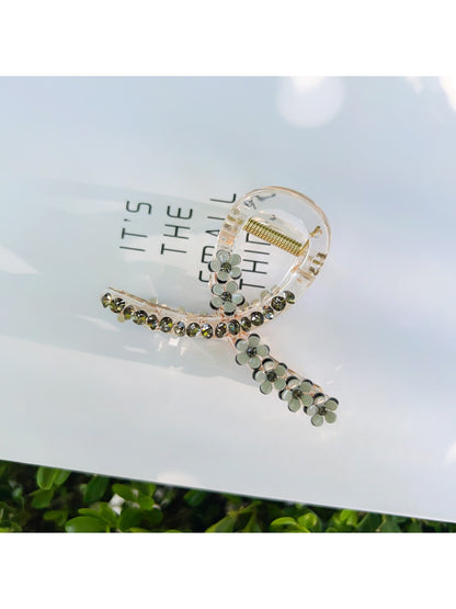 Beau hair claw clip holding a section of blonde hair in an elegant style