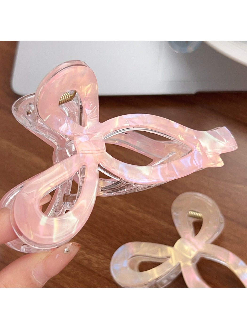 Beau - Plastic Butterfly Bow Geometric Claw Clip