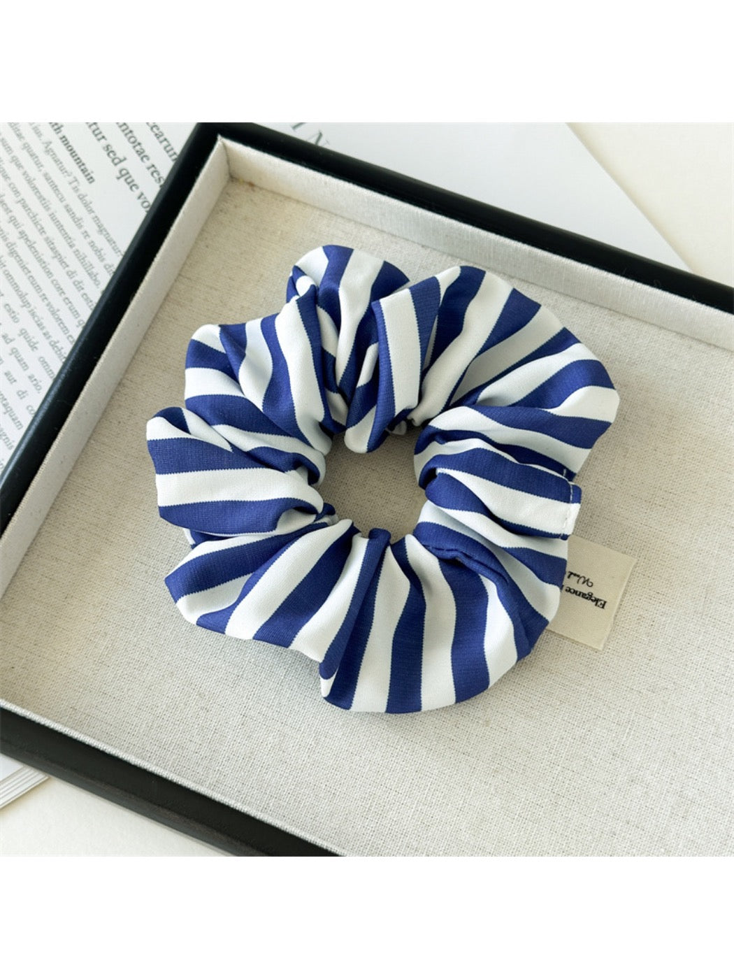 Gifty - Striped Scrunchie Hair Tie