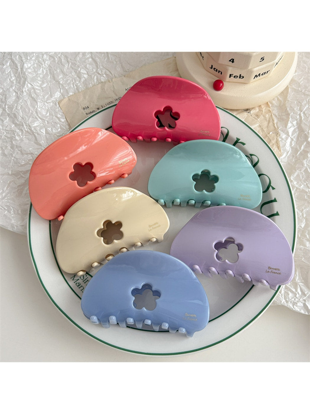 Beau - Floral Cutout Half-Round Acetate Fiber Claw Clip