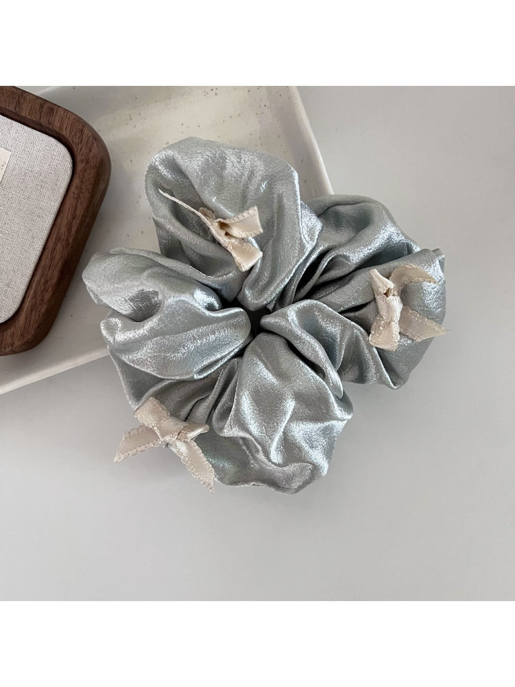 Gifty - Pearlescent Satin Bow Scrunchie