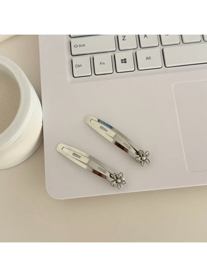 Beau - Alloy Floral Detail Snap Hair Clip