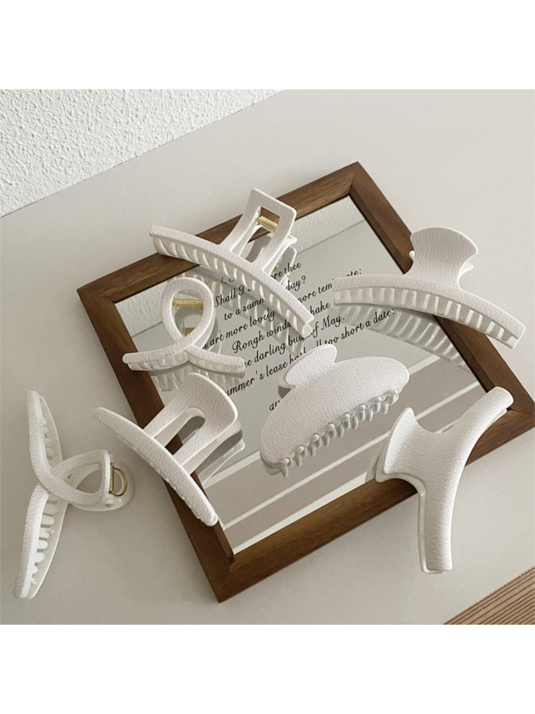 Beau - White Geometric Shaped Hair Claw Clip