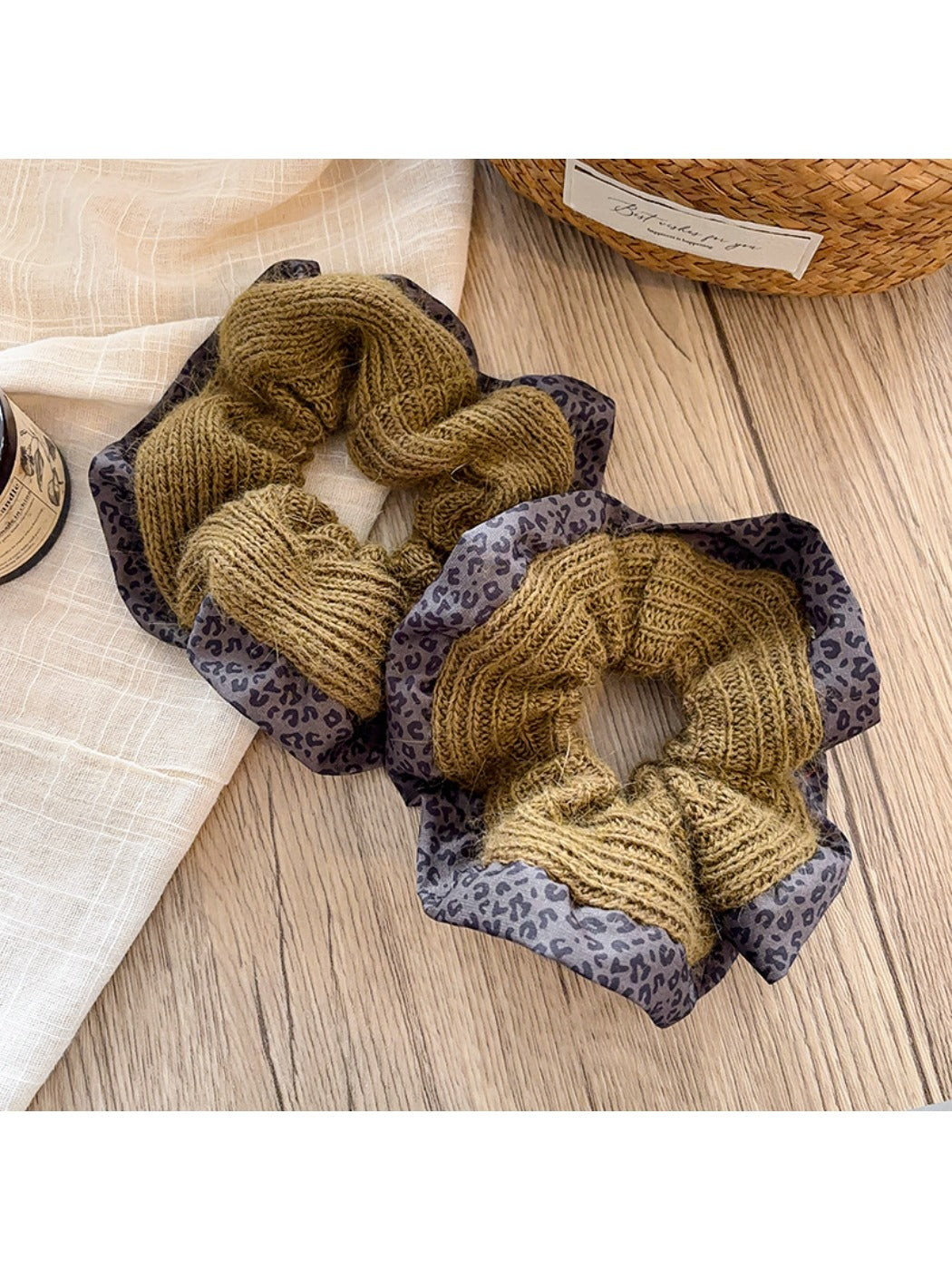 Gifty - Simple Leopard Print Hair Scrunchie