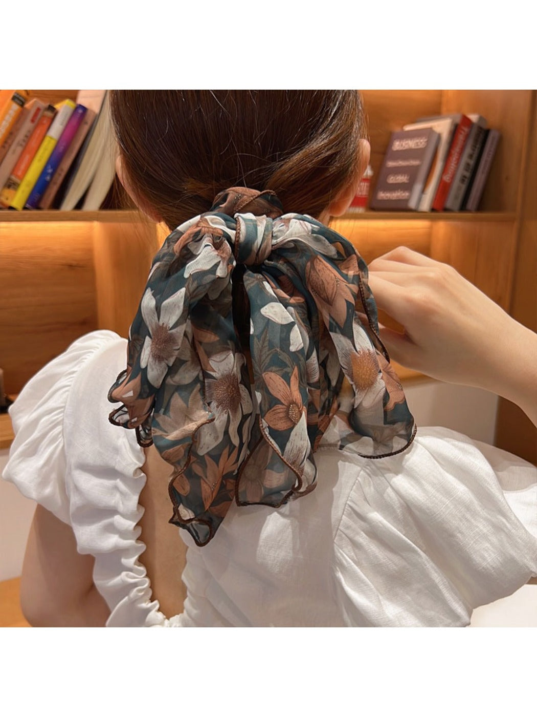 Gifty - Chic Ribbon Tie Scrunchie