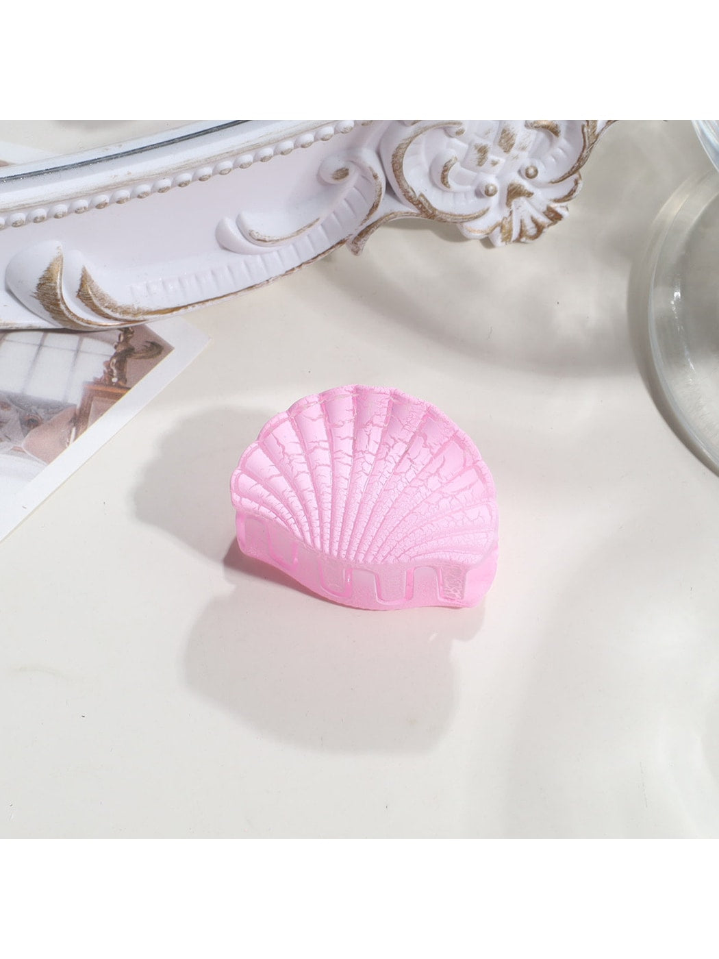 Beau - Textured Plastic Seashell Silhouette Claw Clip