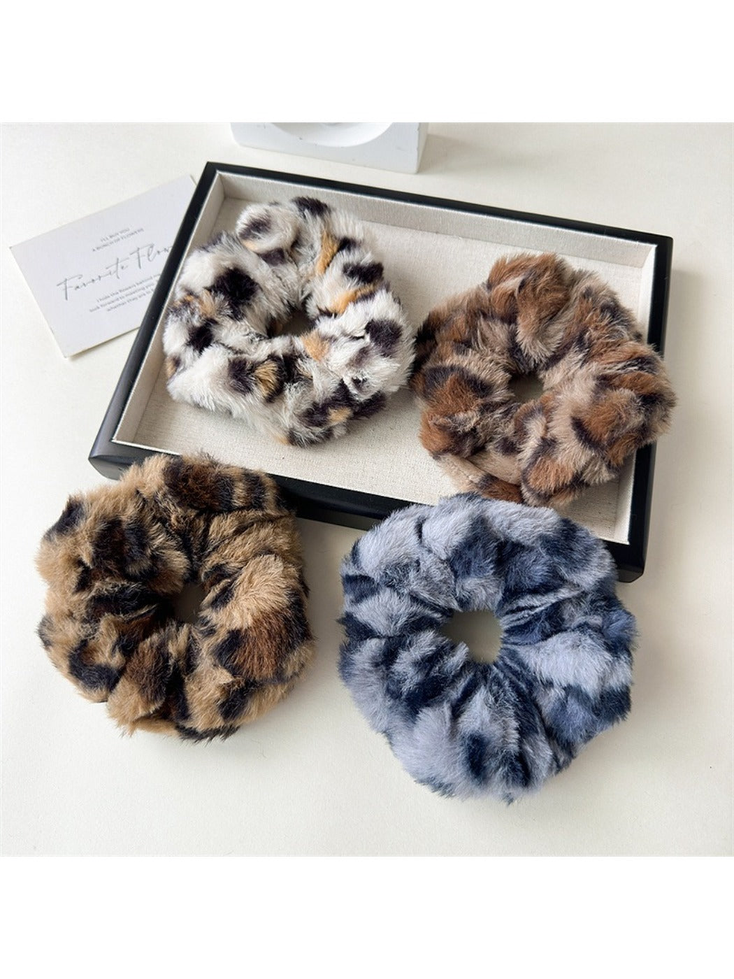 Gifty - Plush Scrunchie Hair Tie