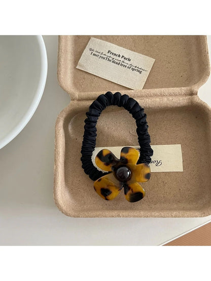 Gifty - Five Petal Flower Hair Tie