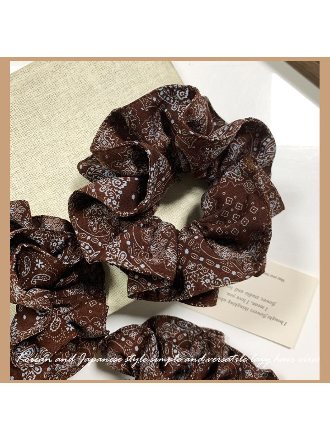 Gifty - Lazy Cashew Flower Scrunchie