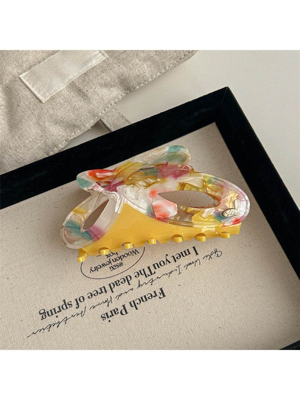 Beau - Alloy Detail Butterfly Shape Acetate Claw Clip