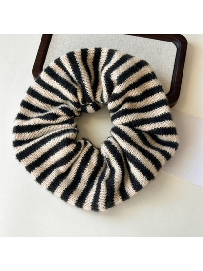 Gifty - Knitted Striped Hair Scrunchie