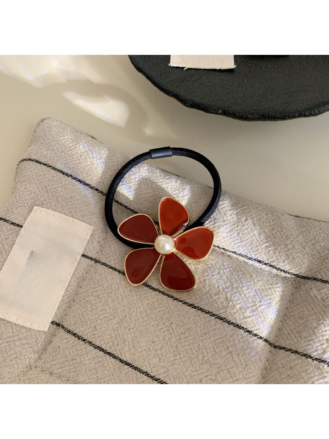 Gifty - Simple Vintage Flower Hair Tie