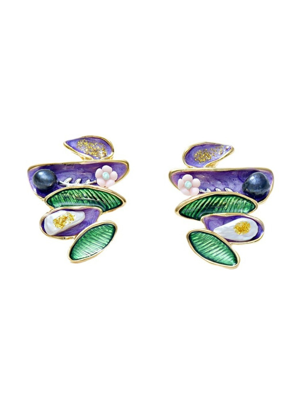 Earedge - Wave-Shaped Stud Earrings