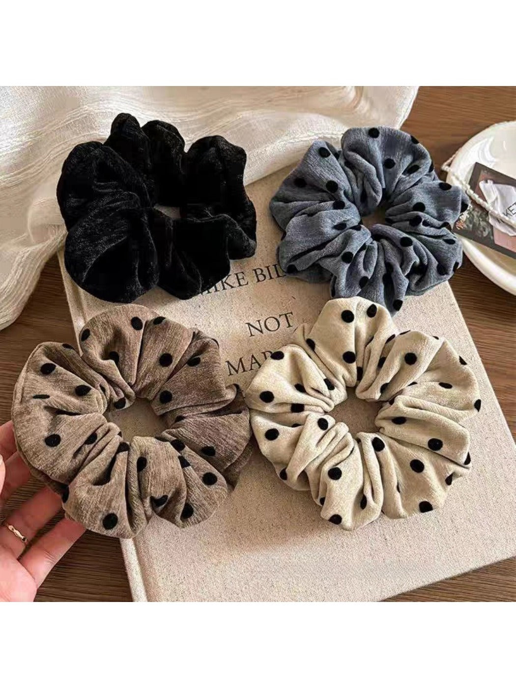 Gifty - Polka Dot Hair Ring