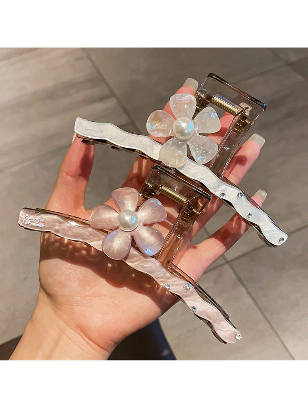 Beau - Sweet Floral Wave Shape Hair Styling Claw Clip