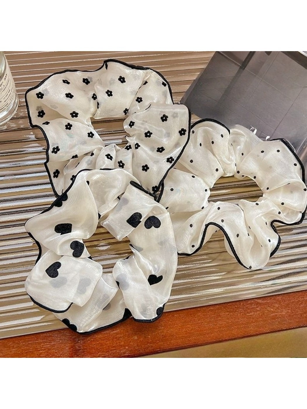 Gifty - Black-Bordered Geometric Luxury Scrunchie